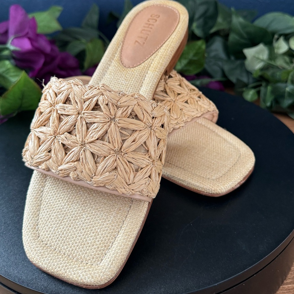 NIB Schutz Beige Ayla Flat Sandal Size 7-1/2